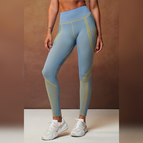 Fabletics Pants - Fabletics Seamless High-Waisted Compressive Legging – Size M